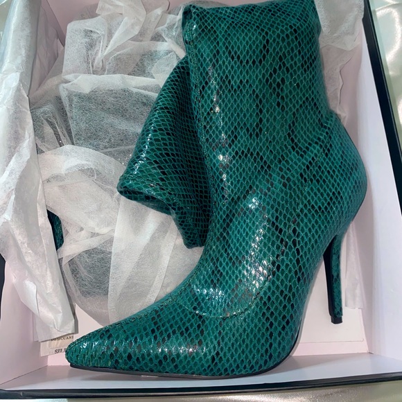 Green snake print 🐍 thigh high boot size 7.5🤍 - Picture 2 of 4
